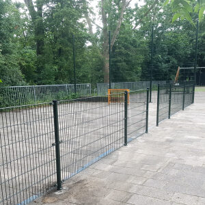 Athos Hekwerken Hekken Poorten Poort Leveren Monteren schoolplein voetbalkooi dubbelstaafmat